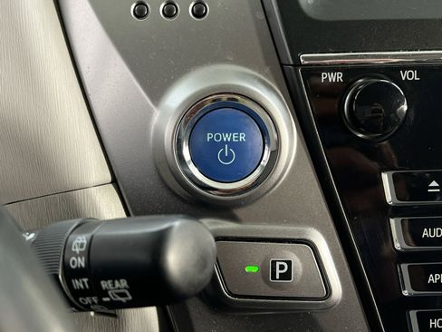 Used 2017 Toyota Prius V Three image 34