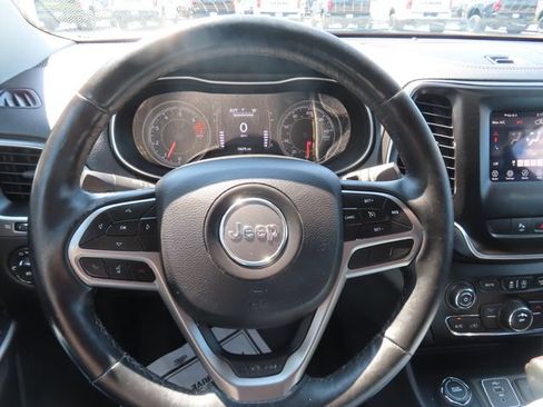 Used 2019 Jeep Cherokee Latitude Plus w/ Cold Weather Group AWD/4WD image 33