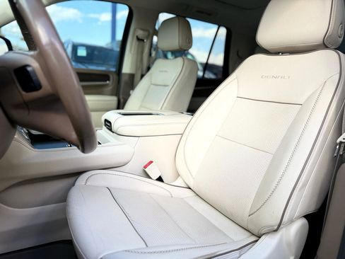 Used 2021 GMC Yukon Denali w/ Denali Premium Package image 11