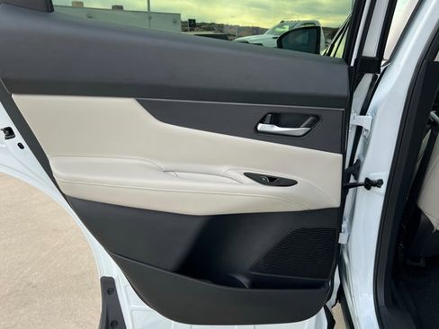 Certified 2025 Nissan Murano SV image 18