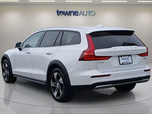 Used 2025 Volvo V60 B5 Cross Country Plus AWD/4WD image 3