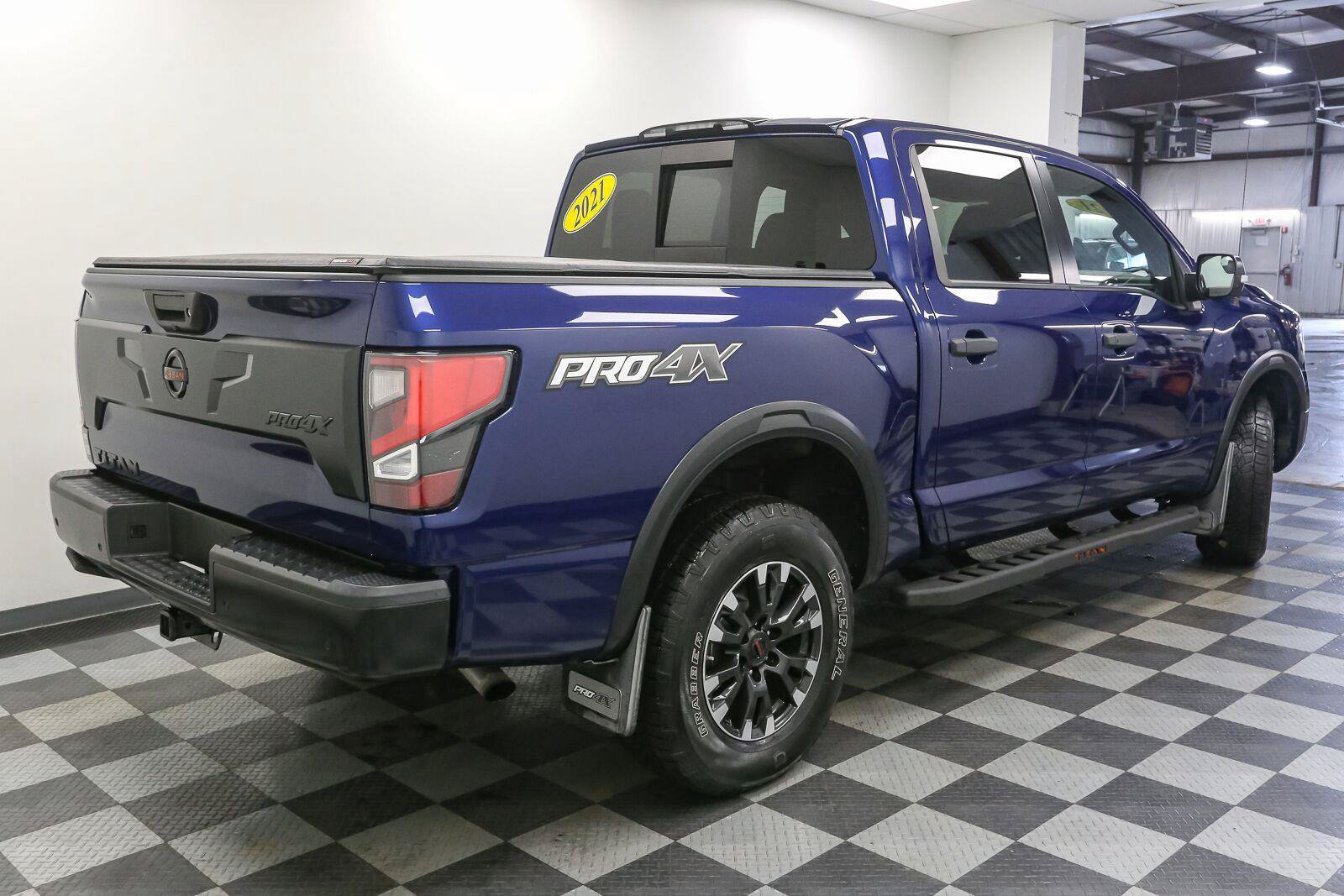 Used 2021 Nissan Titan PRO-4X w/ Pro-4x Convenience Package AWD/4WD image 9