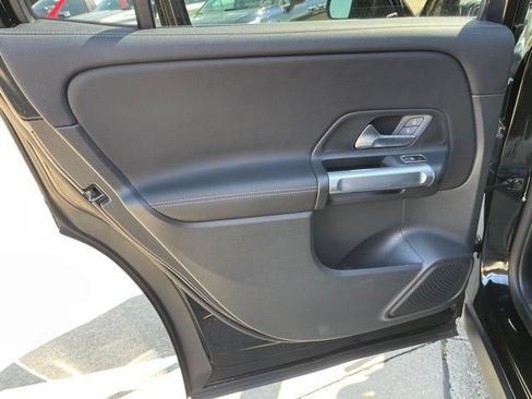 Used 2023 Mercedes-Benz GLB 250 4MATIC w/ Premium Package image 20