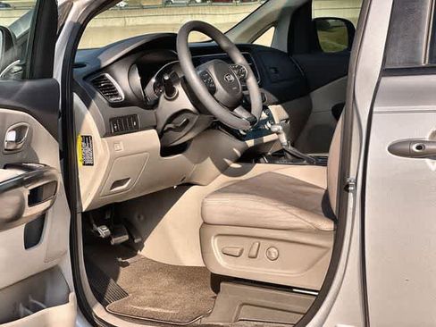 Used 2020 Kia Sedona LX FWD image 3