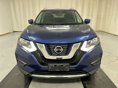 Used 2019 Nissan Rogue SV image 3