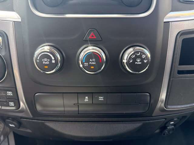 Used 2022 RAM 1500 Classic SLT AWD/4WD image 26