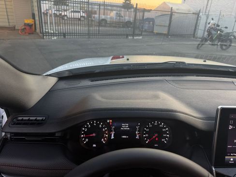 Used 2025 Jeep Compass Trailhawk image 37