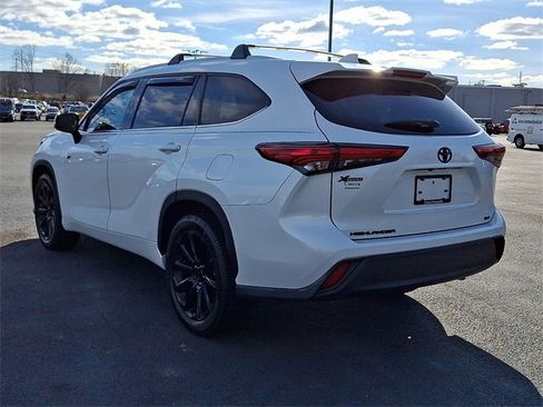 Used 2022 Toyota Highlander XLE image 8