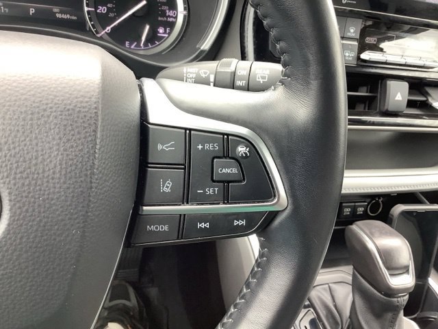 Used 2021 Toyota Highlander XLE AWD/4WD image 21