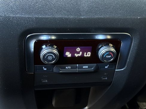 Used 2025 GMC Yukon XL Denali image 19