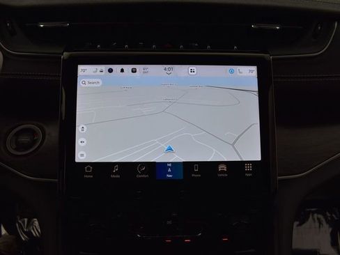 Used 2023 Jeep Grand Cherokee L Limited w/ Black Appearance Package image 12