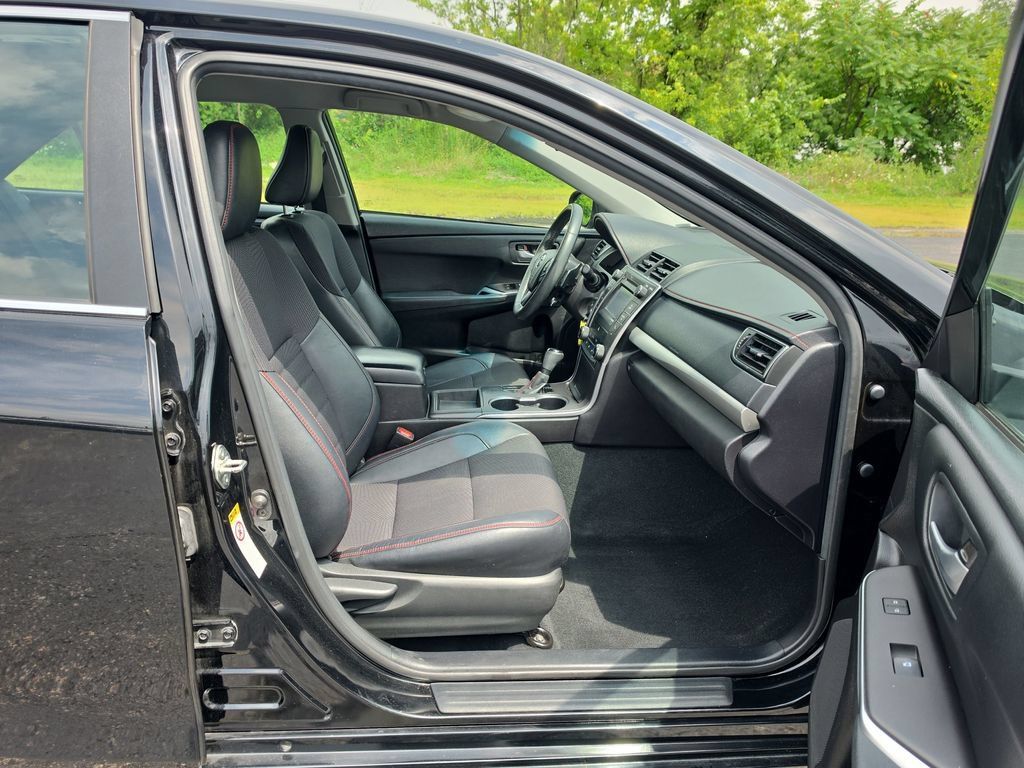 Used 2017 Toyota Camry SE FWD image 12