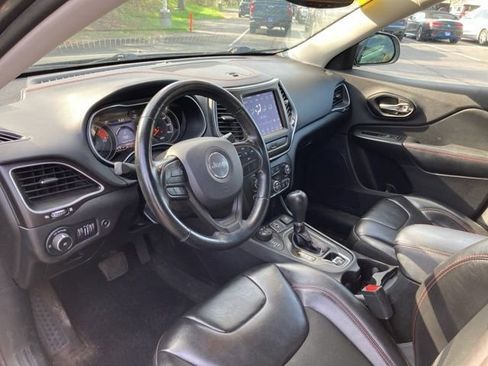 Used 2021 Jeep Cherokee Trailhawk w/ Sun & Sound Group AWD/4WD image 6