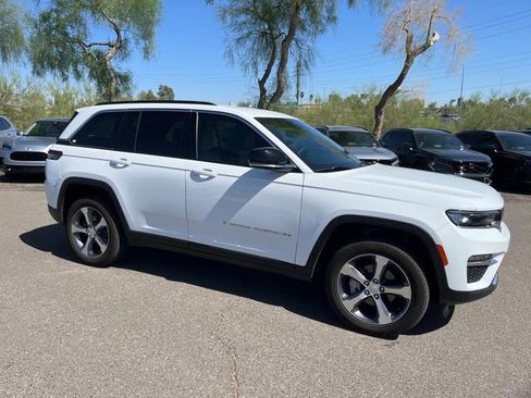 Used 2024 Jeep Grand Cherokee Limited image 6
