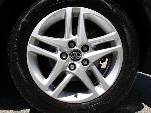 Used 2021 Toyota C-HR LE FWD image 20
