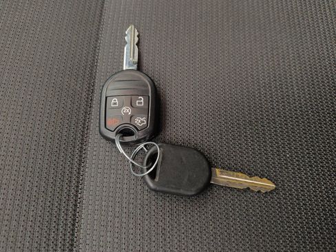 Used 2014 Ford Taurus SEL FWD image 32