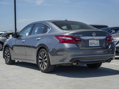 Used 2018 Nissan Altima 2.5 SV FWD image 8
