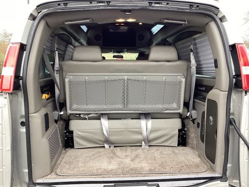 Used 2018 Chevrolet Express 2500 w/ Enhanced Convenience Package image 22
