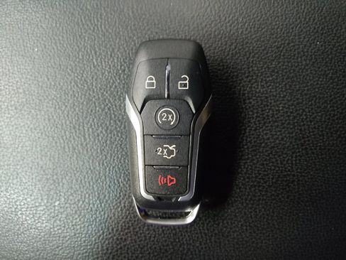 Used 2016 Ford Explorer XLT w/ Equipment Group 201A FWD image 32