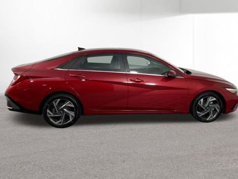 Used 2024 Hyundai Elantra Limited image 10