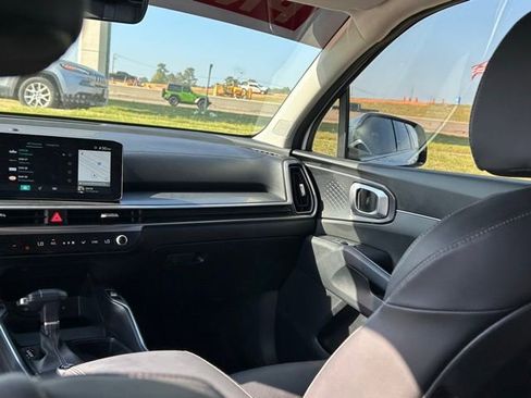 Used 2025 Kia Sorento S FWD image 40