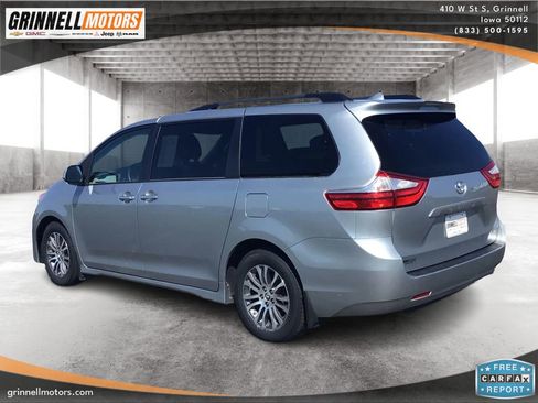 Used 2019 Toyota Sienna XLE w/ Carpet Mat Package FWD image 7