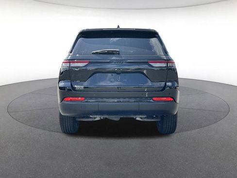 Certified 2025 Jeep Grand Cherokee Altitude AWD/4WD image 4