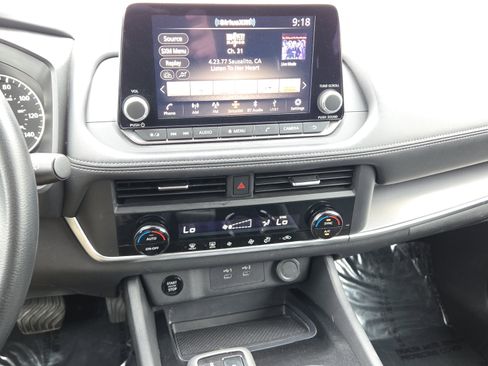 Used 2024 Nissan Rogue SV image 19