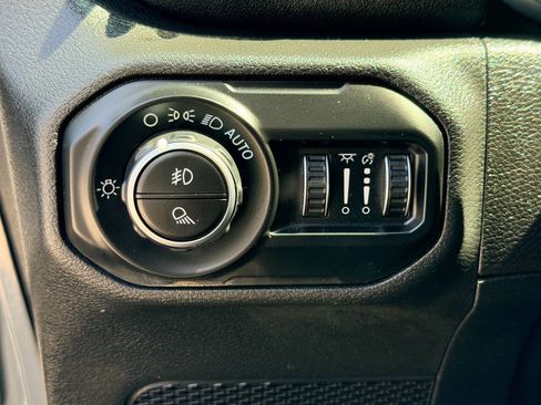 Used 2020 Jeep Gladiator Overland AWD/4WD image 36