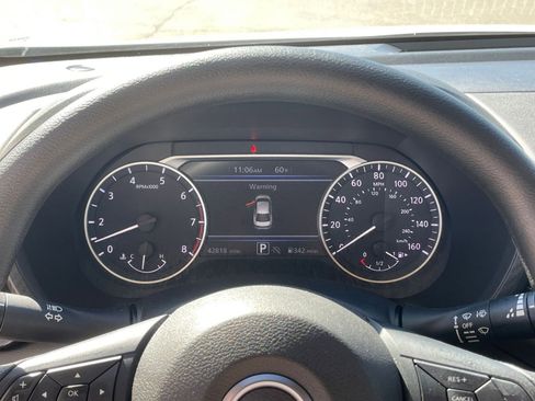 Used 2025 Nissan Sentra SV image 38