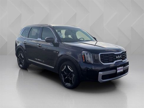 New 2025 Kia Telluride S image 3