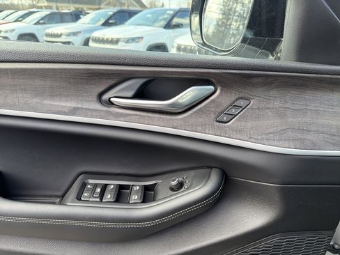 New 2025 Jeep Grand Cherokee Limited AWD/4WD image 15