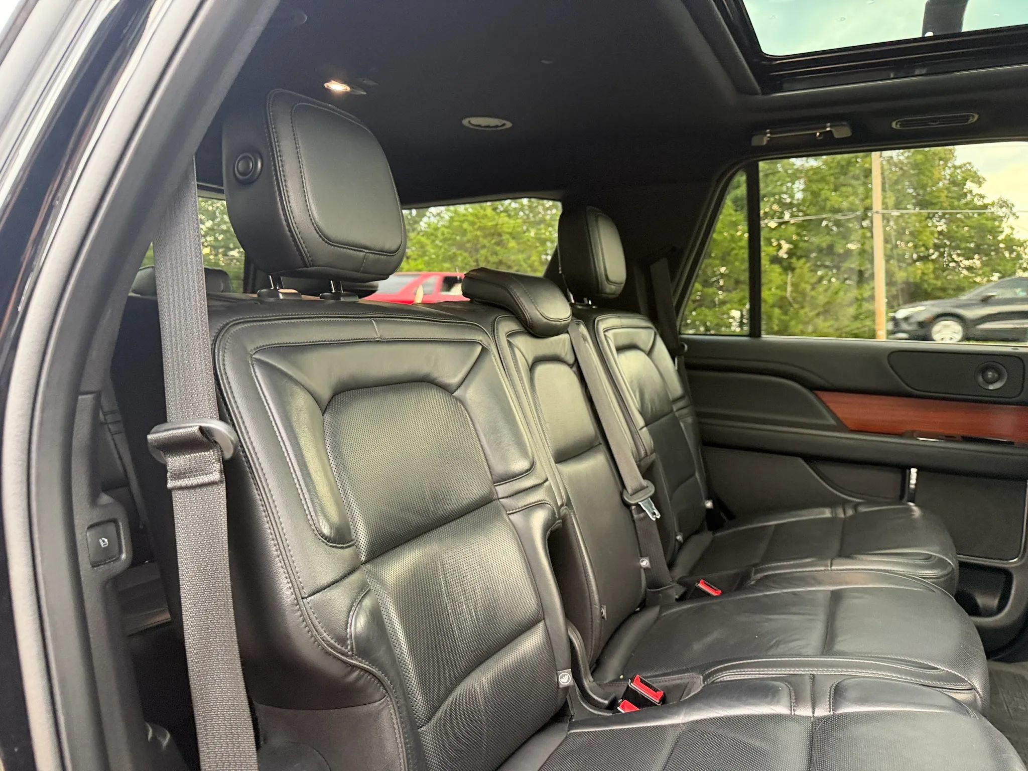 Used 2018 Lincoln Navigator Select w/ Technology Package AWD/4WD image 46