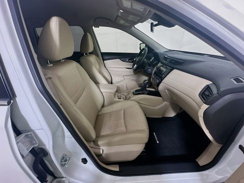 Used 2020 Nissan Rogue SV image 32