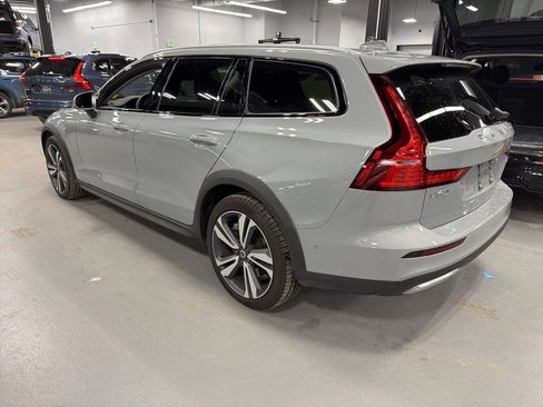 Certified 2025 Volvo V60 B5 Cross Country Plus image 2