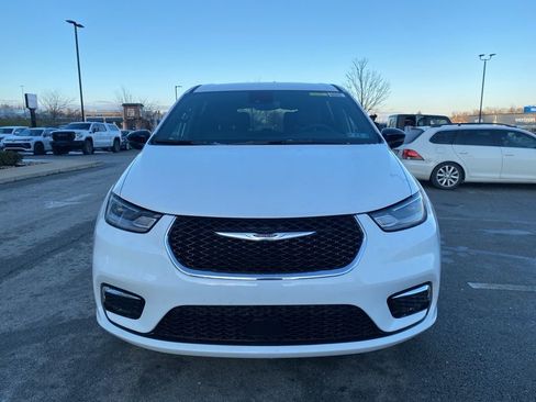 New 2026 Chrysler Pacifica Select image 6