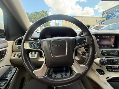 Used 2015 GMC Yukon Denali w/ Touring Package AWD/4WD image 9
