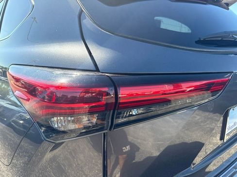 Used 2021 Toyota Highlander Platinum AWD/4WD image 10