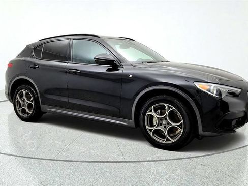 Used 2023 Alfa Romeo Stelvio Ti AWD/4WD image 3