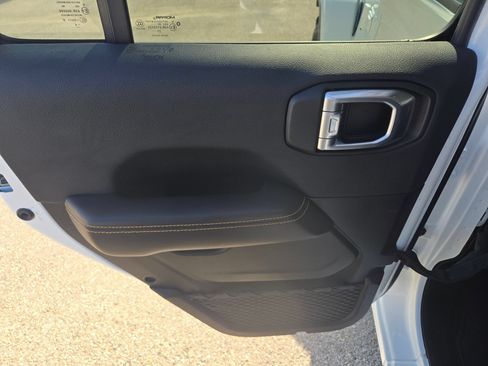 Used 2025 Jeep Wrangler Unlimited Sahara AWD/4WD image 14