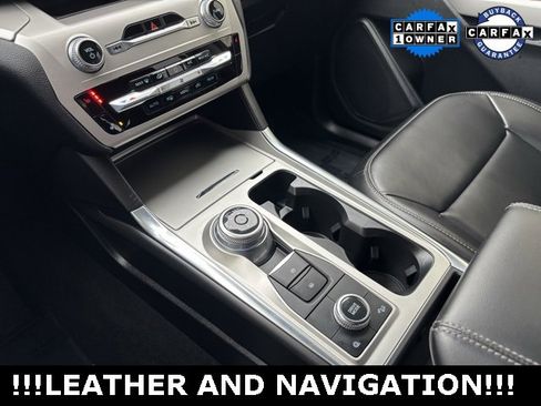 Used 2022 Ford Explorer XLT w/ Equipment Group 202A image 22