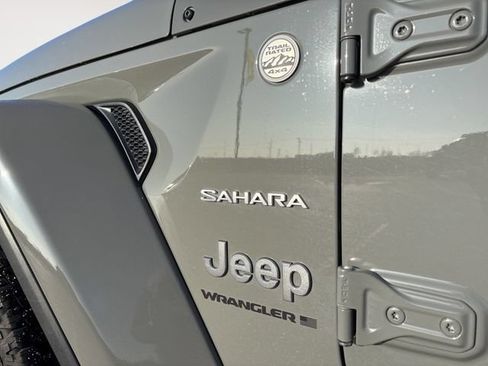 Used 2023 Jeep Wrangler Unlimited Sahara w/ Cold Weather Group AWD/4WD image 20