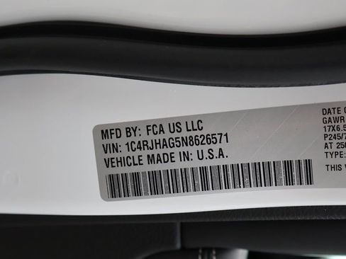 Used 2022 Jeep Grand Cherokee Laredo w/ Luxury Tech Group I AWD/4WD image 50
