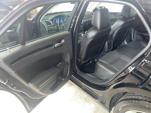 Used 2017 Chrysler 300 C image 11