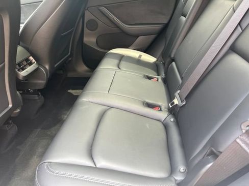Used 2021 Tesla Model Y Long Range AWD/4WD image 24