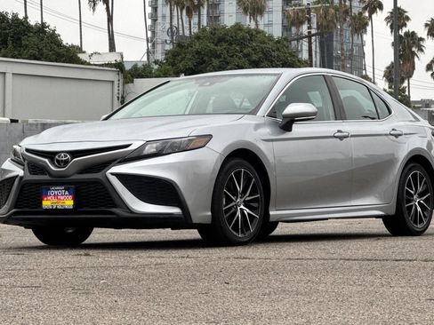 Used 2023 Toyota Camry SE FWD image 8