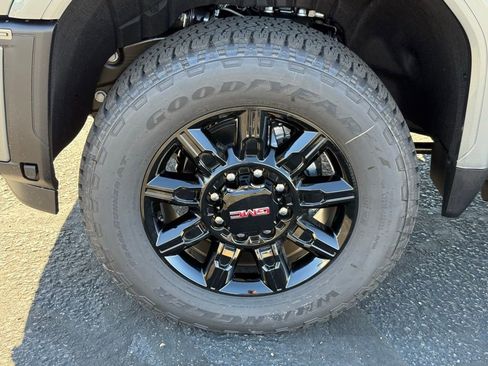 New 2026 GMC Sierra 2500 AT4 w/ AT4 Premium Plus Package image 9