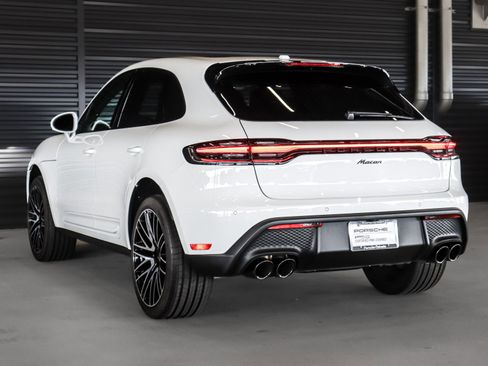 Certified 2025 Porsche Macan AWD/4WD image 3