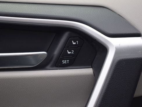 Used 2022 Toyota RAV4 XLE Premium image 15