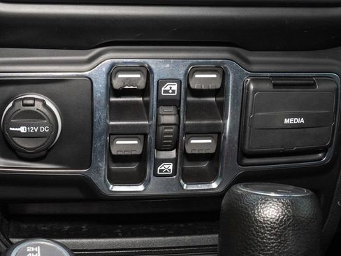 Used 2022 Jeep Wrangler Unlimited Sport AWD/4WD image 19